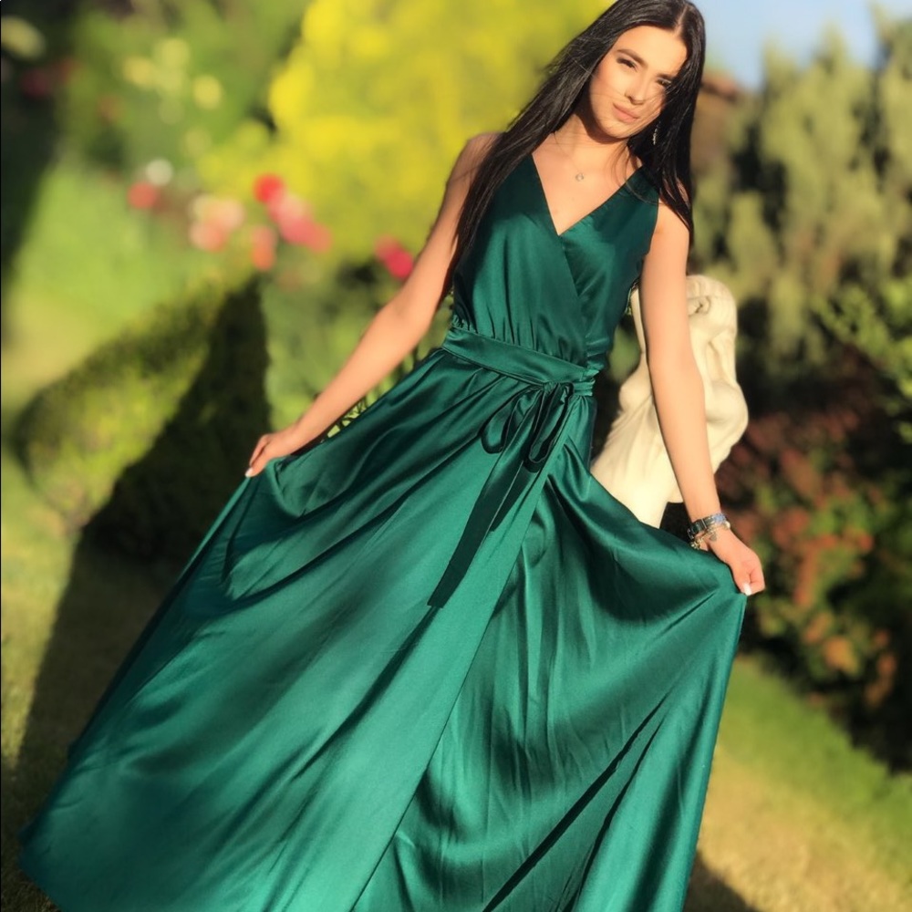 ❗️NEW❗️Emerald Green Bridesmaid Infinity Wrap Dress